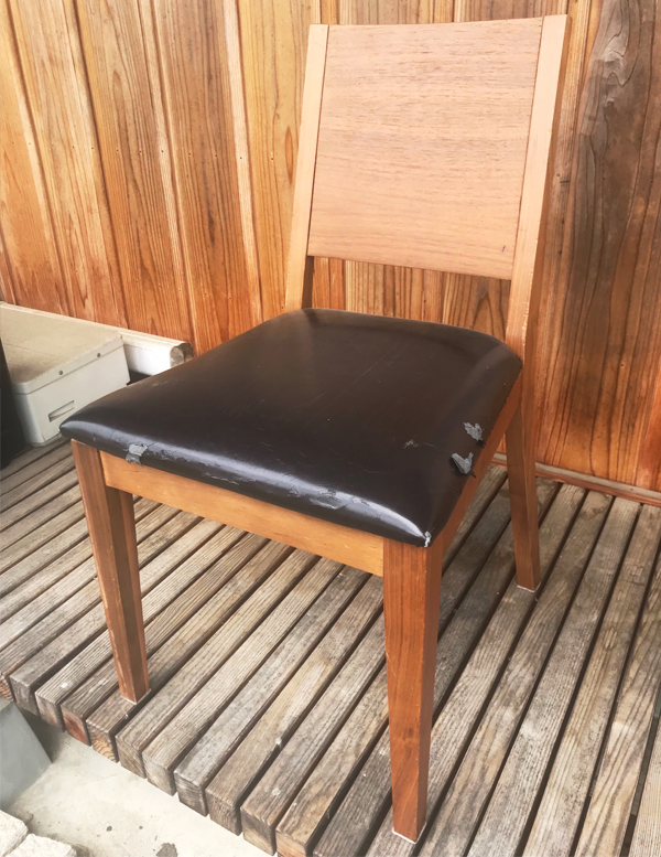 椅子張り替えビフォー